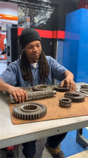 Duel Clutch #dieseltechnician #dieselmotion #dieselmechanic #lincolntech #lincolntechnicalinstitute | Tez Tezz