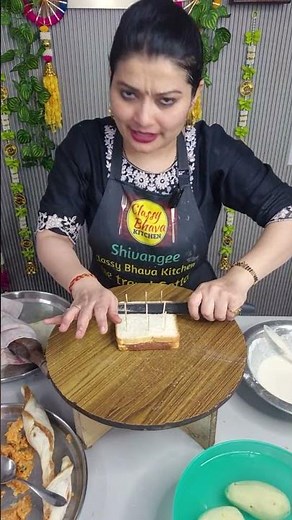 🌶️☕Arre which recipe is made on this wood brother🤔??| #shorts #classybhavakitchen #breadpakoda