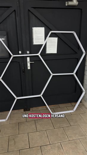 Mehr Licht. Mehr Überblick. Mehr Style. Diese LED-Garagenleuchte macht den Unterschied. Schnell montiert, sofort sichtbar. Jetzt unter dem orangenen Einkaufswagen-Button bestellen.#hexagon #lampe #tiktokmademebuyit #winterdeals #newyearnewyou