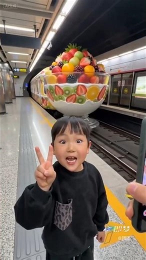 फलों वाला ट्रेन आ गया🤯🥵 ll Carriage House wooden artist ll #cartoon #shortvideo