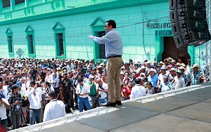 1M views · 11K shares | #ParaServirte | Presidente Jimmy Morales anuncia que, si es necesario, asignará al Ejército de Guatemala la reparación de las carreteras y pide el respaldo de la población para que el desarrollo no se detenga. | Gobierno de Guatemala | Facebook