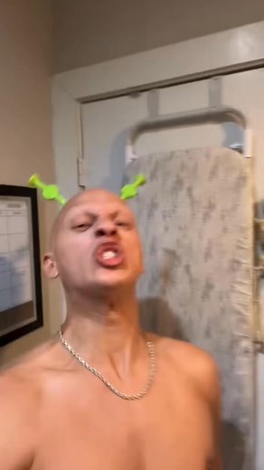 My OGRE 🍑 CHEEKS are DUMMY THICC! 👁️👄👁️ #comedy #funny #shrek #skit #chaotic | Xtheromanempire