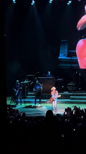 Kenny Chesney: A Night in Cleveland at Country Concert