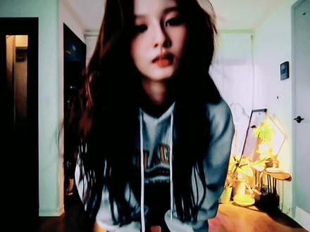 还没有出道就拥有6个站子 真漂亮啊我们雪允