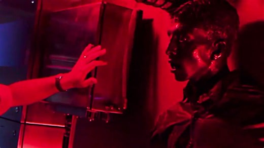 当年震惊全球的费城实验究竟有多么恐怖，部分船员的身体竟与甲板完全融为一体，而那些幸存的船员也会莫名的发疯