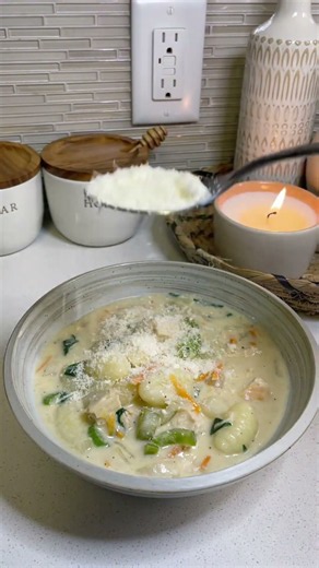 Olive Garden Chicken Gnocchi Soup #olivegarden #soup #olivegardenrecipe