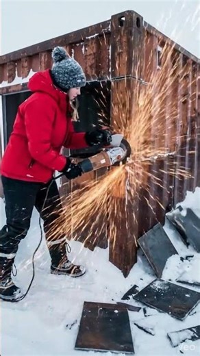 She Built a Glass House in Antarctica… in a Snowstorm 😳❄️