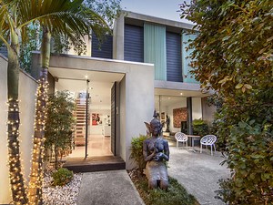 Craig Bennett, Studio 10: Veteran showbiz reporter selling Prahran party pad - realestate.com.au