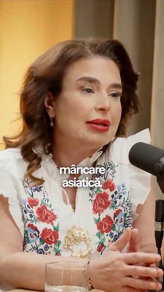 Știai că turmericul este folosit de sute de ani în alimentația oamenilor, fiind un ingredient de bază în aproape orice preparat asiatic? Dar dincolo de gust și culoare… turmericul este un adevărat superaliment pentru creier. 🔬 Ce face turmericul pentru creierul tău? Cea mai importantă acțiune este creșterea factorului neurotrofic derivat din creier (BDNF), un „fertilizant” pentru neuronii noștri. BDNF ajută la formarea de noi conexiuni neuronale, iar turmericul susține exact acest proces. Creșt