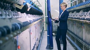 Eine Frau in einem Business Anzug: Stockvideos & Filmmaterial (100 % lizenzfrei) 1085831456 | Shutterstock