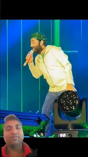 When Arijit Singh performed “First Class” live,the entire crowd was on their feet 🔥✨