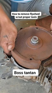 884K views · 2K reactions | How to remove flywheel w/out proper tools #fbreelsfypシ゚viralvideo #diy #followersreelsfypシ゚viralシfypシ゚viralシalシ #viralreelsシ #millionviewsreels #viralvideoシ #mechanic #dailyvlog #bosstantan #Teambelbros | Boss tantan | Facebook