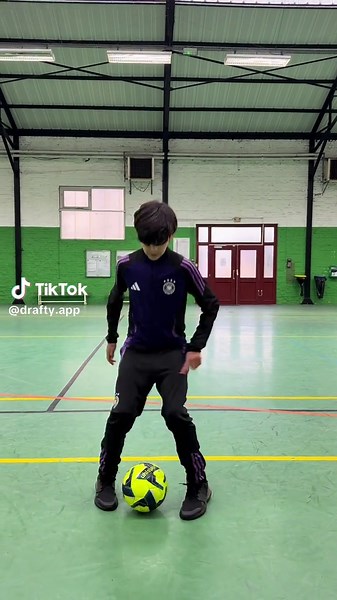 Crazy football skills 🔥 #soccer #tiktokfootball #footballskills #freestyle #fyp #freestyle #football