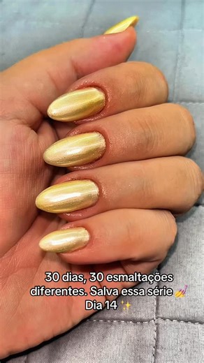 Drielle bonomette on Instagram: "30 dias, 30 esmaltações diferentes. Salva essa série 💅 Dia 14 ✨ Esmaltes: • Risqué bendito artista • Colorama top coat efeito gel #nail #esmalte #unhas #reals"