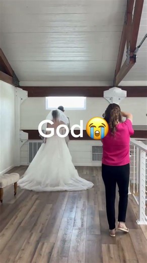 Her REACTION 🥹 #firstlook #wedding #marriage #bride #maidofhonor