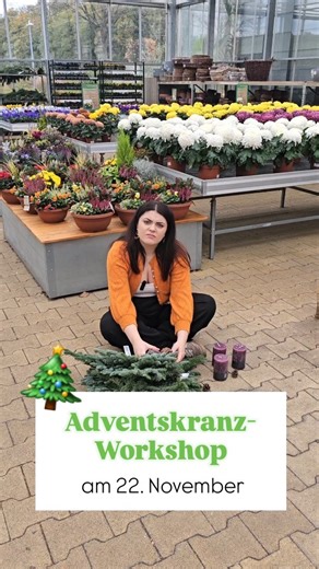 Wie geht eigentlich… Adventskranz binden?✨ In unserem Adventskranz-Workshop am Samstag, den 22. November 2025, zeigen wir dir Schritt für Schritt, wie du deinen eigenen Kranz bindest und ihn nach modernen Gestaltungslinien dekorierst. Unterstützt wirst du dabei von unseren Profis – Floristikexpertin Jennifer Keller und Gärtnermeister Frank Lößlin. Gemeinsam mit ihnen bindest du deinen Kranz oder gestaltest ein langes Adventsgesteck ganz nach deinem Geschmack. 💚 Richtig kreativ wirst du dann bei