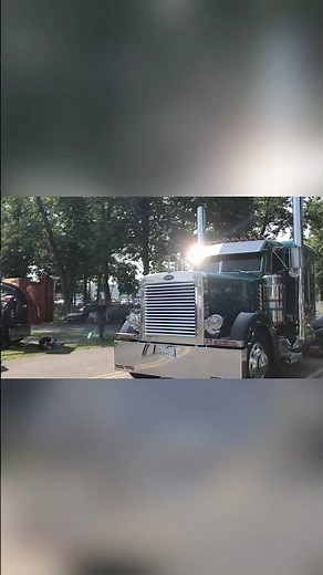 Slow-Motion Peterbilt Perfection | Classic Show Truck Rolling Out in Pennsylvania