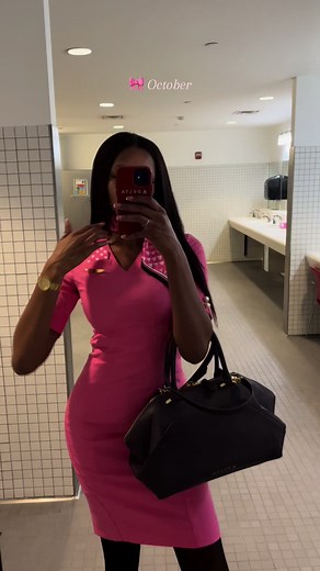🔺Delta flight attendants wear pink for the month of October 💗 #flightattendantlife #flightattendanttiktok #deltaairlines #deltaflightattendant #blackgirlflightattendant #fyp