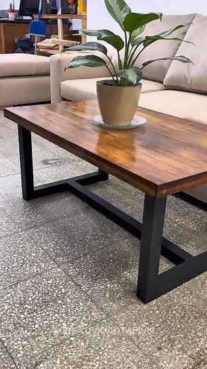 Hola! Hoy te muestro cómo hacer esta mesa ratona! • • • • #upholstery #diy #tapivic #buenosaires #diyhomedecor #tapiceria #tutorial #upholstered #upholsteryschool #tapiceros #carpinter #carpinterias #carpinteriaydiseño | Creatividad Tapivic