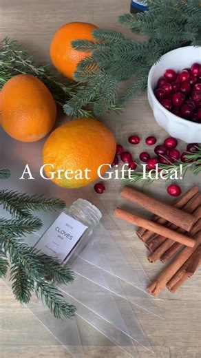 I’m making my first simmer pot today and I can’t wait for the aromas to fill the house! Click on this link for the full recipe and instructions along with FREE printable gift tags! https://www.therurallegend.com/post/stovetop-simmer-potpourri-gift-idea | The Rural Legend