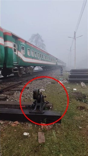 The train is reversing in dense fog..🚇🚇 || #viral #train #railtrack #shorts #railway #trending #fog