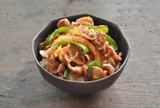 簡単でおいしい豚丼のレシピ/作り方：白ごはん.com