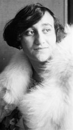 Violin Archives on Instagram: "“I want to be remembered as a violinist, not a female violinist” said Erica Morini (1904–1995) whose caliber could’ve placed her alongside Neveu or Haendel. Morini was keenly aware of the gendered lens through which her work was often viewed. This archive captures her viennese elegant tone in the dynamic Finale: Allegro energico from the Bruch Violin Concerto No. 1 in G minor, Op. 26 probably from the 1960s (I couldn’t find more info). Born Erika Morini in Vienna i