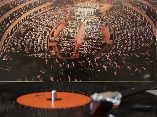 James Last 詹姆斯 拉斯特 第103张专辑“Live in London（完整版）”中《Cockles And Mussels》等3首英国名曲串烧。