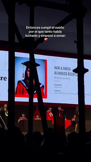Momentos de Graduación en la UPC: Una Celebración Inolvidable