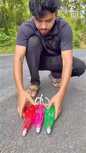 HERE'S HOW TO OPEN SMALL AND LARGE UMBRELLAS #reaction #fyp #shorts #viral #funny
