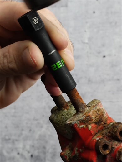 This is a seized stud and we are going to use our GripEdge G-FORS deep socket extractor to remove it. The straight-cut, non-tapered design gives you bi-directional control to both tighten and loosen to break seized fasteners or studs free. Then with our GripEdge Foreign Object Removal System (G-FORS) thread in the removal rod and tighten it down to push the stud right out of the extractor. #enginerepair #mechanictools #professionaltools #technician #gripedge