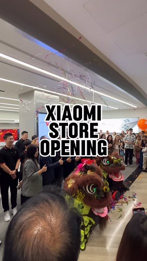 Geek Culture on Instagram: "Xiaomi opens 10th and largest Singapore store at Jewel Changi Airport, with over 400 products across 203 sq m, from smartphones, to smart home and assorted ecosystem devices. On 11 and 12 October, customers can enjoy exclusive discounts and deals, such as 50% off the Xiaomi Mix Flip (limited to 5 units per day) and the Xiaomi Robot Vacuum E10 (limited to 10 units per day). 📍Jewel Changi Airport, Unit 04-227/228 Opening Hours: 11am to 9pm #Xiaomi #XiaomiStore #Singapo