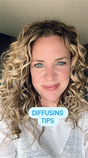 Taking your hair from wavy to curly ⤵️⤵️ The easiest way to do this is by using a diffuser. Airdried hair tends to be more wavy than curly. But diffusing can also leave you with a crazy mess of hair. To be honest, my hair was a little wild for me today but…. That’s life with curly or wavy hair, right? Number one tip! When you’re done diffusing, walk away and let it settle before you give up on it. #wavyhair #curlyhair #naturalwaves #naturalcurls #monathair #diffusing #stayathomemom #tameyourcurl