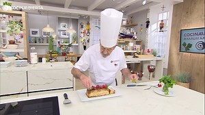 15K views · 1K reactions | ¿Quieres sorprender a tus invitados con un postre diferente? Prueba este pudin de pan con pasas y nueces, ¡te encantará! 朗 #Postre #Casero #pasas Receta --> https://www.hogarmania.com/cocina/recetas/postres/pudin-de-pan-con-pasas-y-nueces.html?utm_source=Facebook&utm_medium=social&utm_perfil=Karlos&utm_campaign=pudin-de-pan-con-pasas-y-nueces | Karlos Arguiñano | Facebook