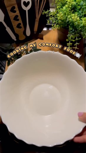 𝒮𝒶𝓇𝒶 𝒮𝒶𝓀𝓇 | Lifestyle & Vibes on Instagram‎: "CookingMyComfortFood🍽️♥️ #dinnerideas #healthyfood #easyrecipes #comfortfood #grilledchicken #شيش_طاوق #طبخ #وصفات_سهله #متابعه_لحسابي👇 #ساره_صقر #sarasakr"‎