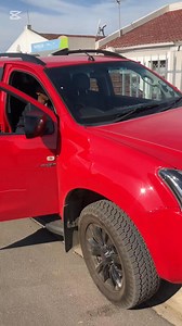 Yonk'into ibomvu! | Qhama Qwane