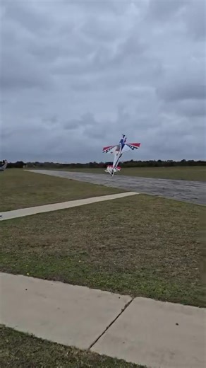 Ash flying the Extreme Flight Laser at the PERF camp out. Awesome weekend of flying, spending the Saturday night at the club 👌🏼 | PERF - Port Elizabeth Radio Flyers