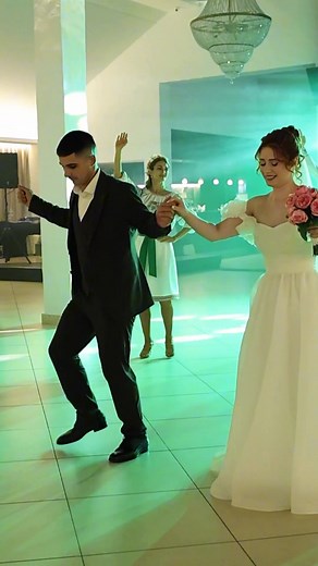 12K views · 192 reactions | Sufletesc ❤️ #nonformat #nunta #show #dansatori #wedding #artist | Non Format - Dansatori pentru eveniment | Facebook