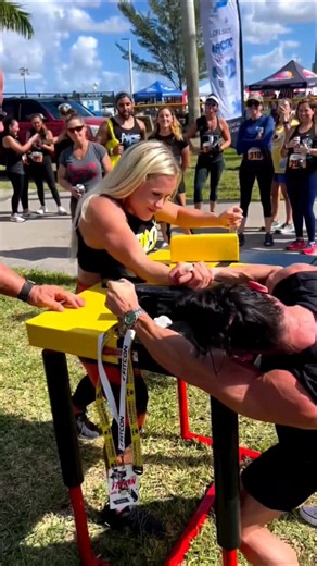 INSANE ARM WRESTLING MATCH! 💪🔥 She Came to WIN! 😱🏆 #Shorts #larratt #motivation