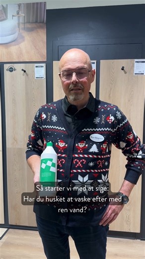 René vil gerne dele et lille gulvskole-fif 🤓 Se videoen og hør hvordan hårshampoo og gulvsæbe skal behandles på samme på 😉 | Garant Randers