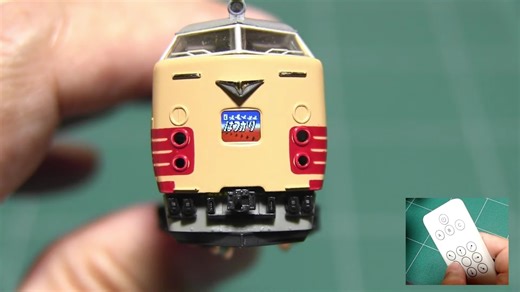 N比例滚动标识和采用0.42英寸LCD的LED头灯标识的视频搬运