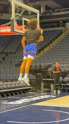 Jericho Sims showing off his 47” vertical leap #teamflightbrothers