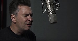 'Jesus Is Here' - Acoustic Christmas Worship From Travis Cottrell