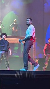 left right Le me see you do it challenge in 1111 world tour concert 2024