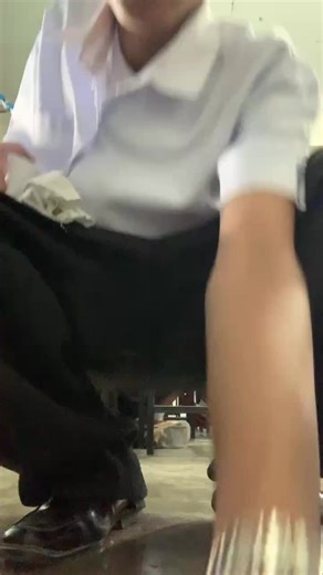 C Walk: Langkah Keren dengan Black Shoes