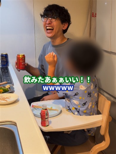 👇レシピはこちら👇 妻と次男が1泊2日の産後ケアでいない日 長男と2人で焼き鳥パーティ 【材料】鶏つくね ・鶏ひき肉…250g ・長ネギ（白い部分）…1本分 ・大葉…5〜10枚 ・片栗粉…大1 ・酒…大1 ・生姜チューブ…3~5cm ・塩胡椒…適量 ①長ネギと大葉をみじん切りにする ②全ての材料を粘り気が出るまで混ぜ合わせる ③手に油を少しつけて成形して焼いたら完成 #夫婦時間 #子育て
