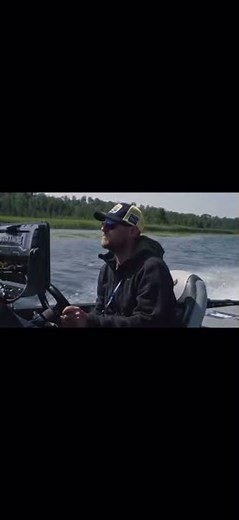 Lowrance HDS-9 Live with Active Imaging 3-in-1 Transom Mount Transducer & C-MAP Pro Chart