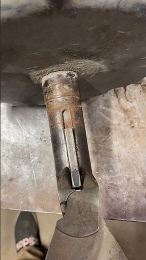 How Electric Motor Mechanics Remove a Shaft Key (No Damage)