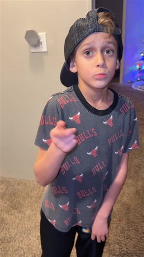 Jaylen says he likes this song because it helps him with his “brain” aka mental health. Jaylen has severe ADHD, anxiety and is also dyslexic. Music is his therapy, and when he finds a song he likes and it “helps him” he sings it with his own meaning. He also loves that the singer @Neace Robinson and him have the same last name 😂🥰💫🎤🎶 #sang #viral #mentalhealth