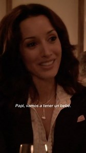 Películas Sáficas & Lésbicas on Instagram: "“The L Word (S01 - ep 5) - Ilene Chaiken; Michele Abbot; Kathy Greenberg [Jueves de The L Word] Tarde pero seguro, este capítulo tiene varios puntos interesantes. En especial, esta escena me rompe el corazón: Bette deja todo en esta cena con su padre para llevarse la peor decepción de todas. Después de que la madre de Alice le suelta el chisme de un ‘momento tierno’ con Shane en una fiesta, Alice entra en modo neurosis total. Tim descubre a Jenny y Mar